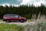 Chrysler Pacifica Limited S Appearance Package 2017 года